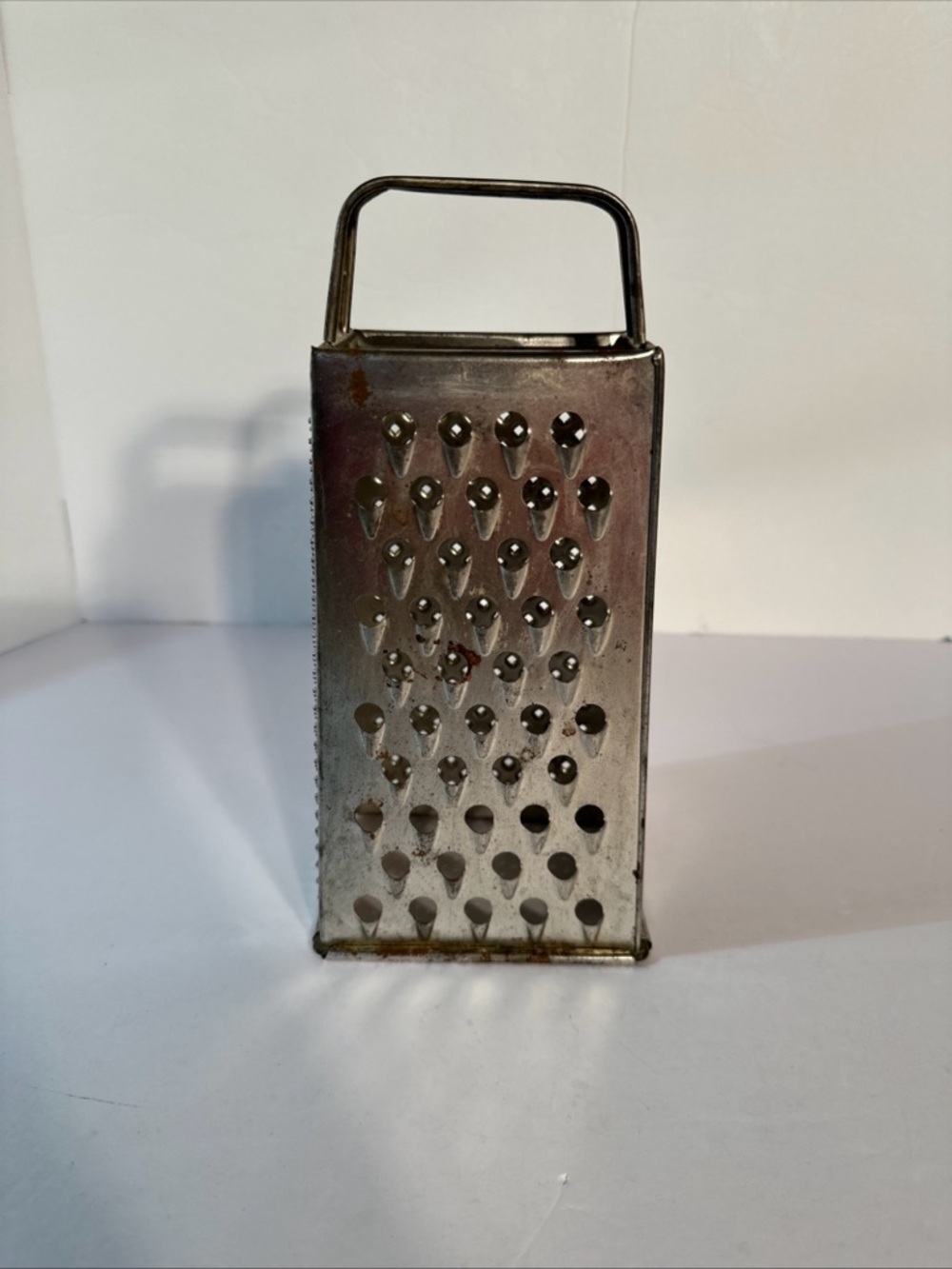 Vintage Bromwell 119 Cheese Grater Box With Handle Farmhouse Decor Primitive USA - Picture 1 of 7